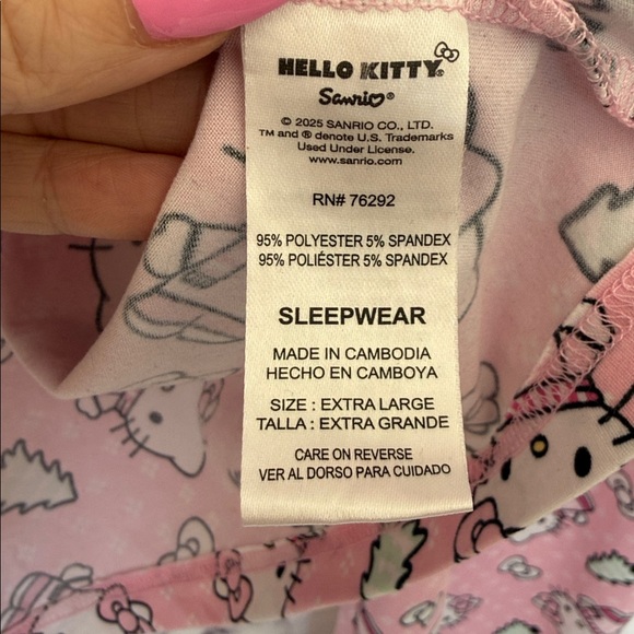 HELLO KITTY Sanrio Pink Christmas Pajama Set 2 Piece Button Front Top Pants XL - Picture 5 of 7